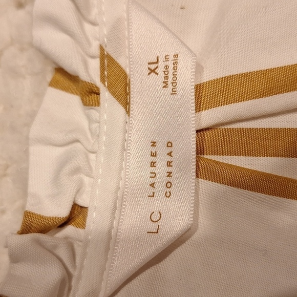 C womens Lauren Conrad casual button down ruffle sleeve shirt XL - Picture 3 of 4